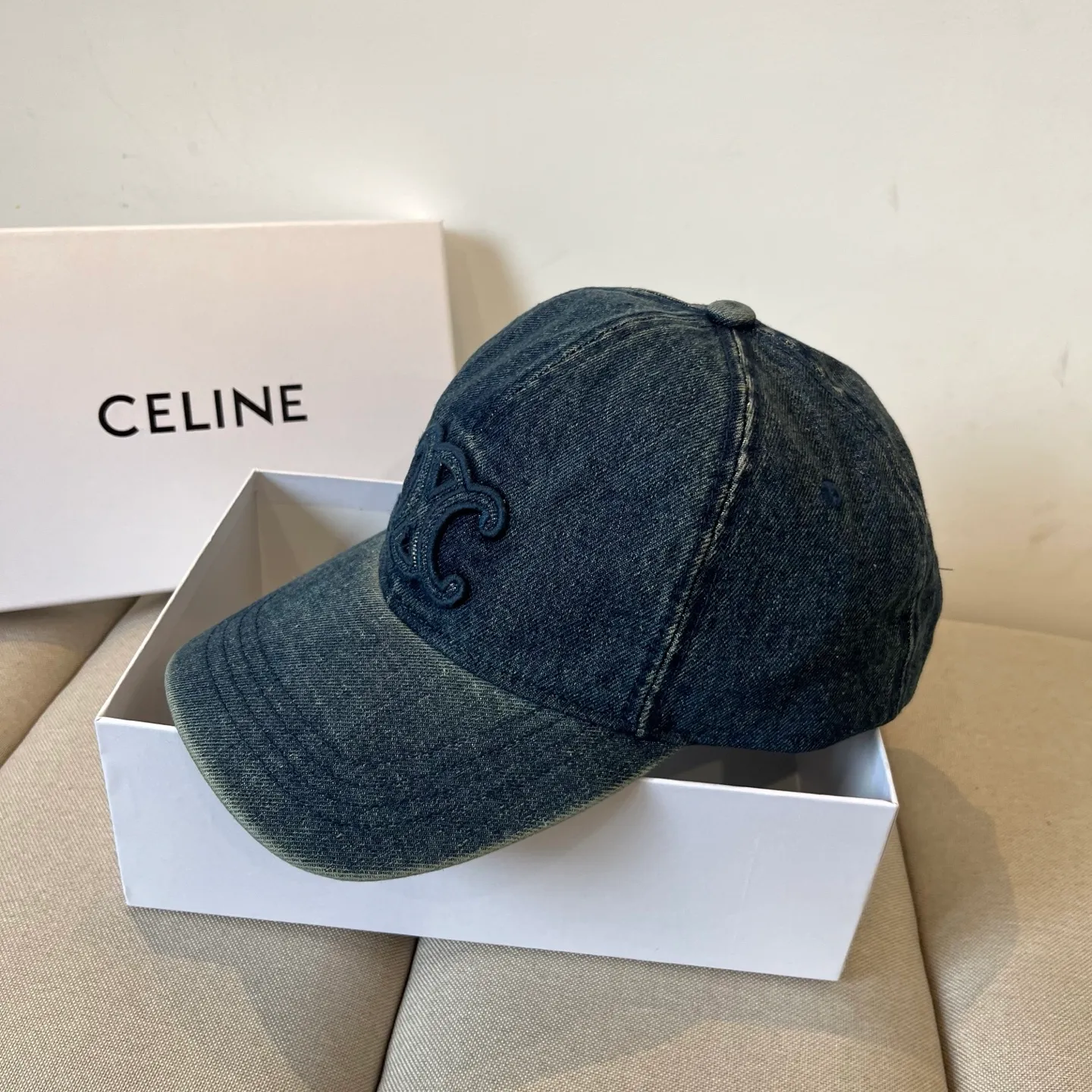 P60 [CELINE Celine] New classic casual and trendy baseball cap🧢Japanese and Korean style, looks great with any combination! A must-have when traveling