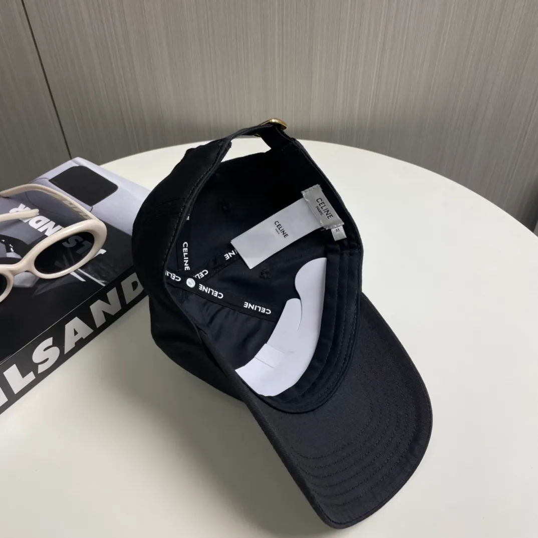 P70 popular CELINE (Celine) latest baseball cap with simple letters, fashionable and high-end workmanship! Every hat is made with care! Extraordinary quality, suitable for both men and women.    Céline's hat has a simple design, high-end color matching, delicate texture, and clean style. It is an iconic item. The letter C is the official icon of CELINE. It is deeply rooted in the brand's historical heritage, and at the same time it exudes modern elegance and a new trend of retro modernity. Simple baseball cap decorated with C logo. Self-attitude, no need to elaborate.