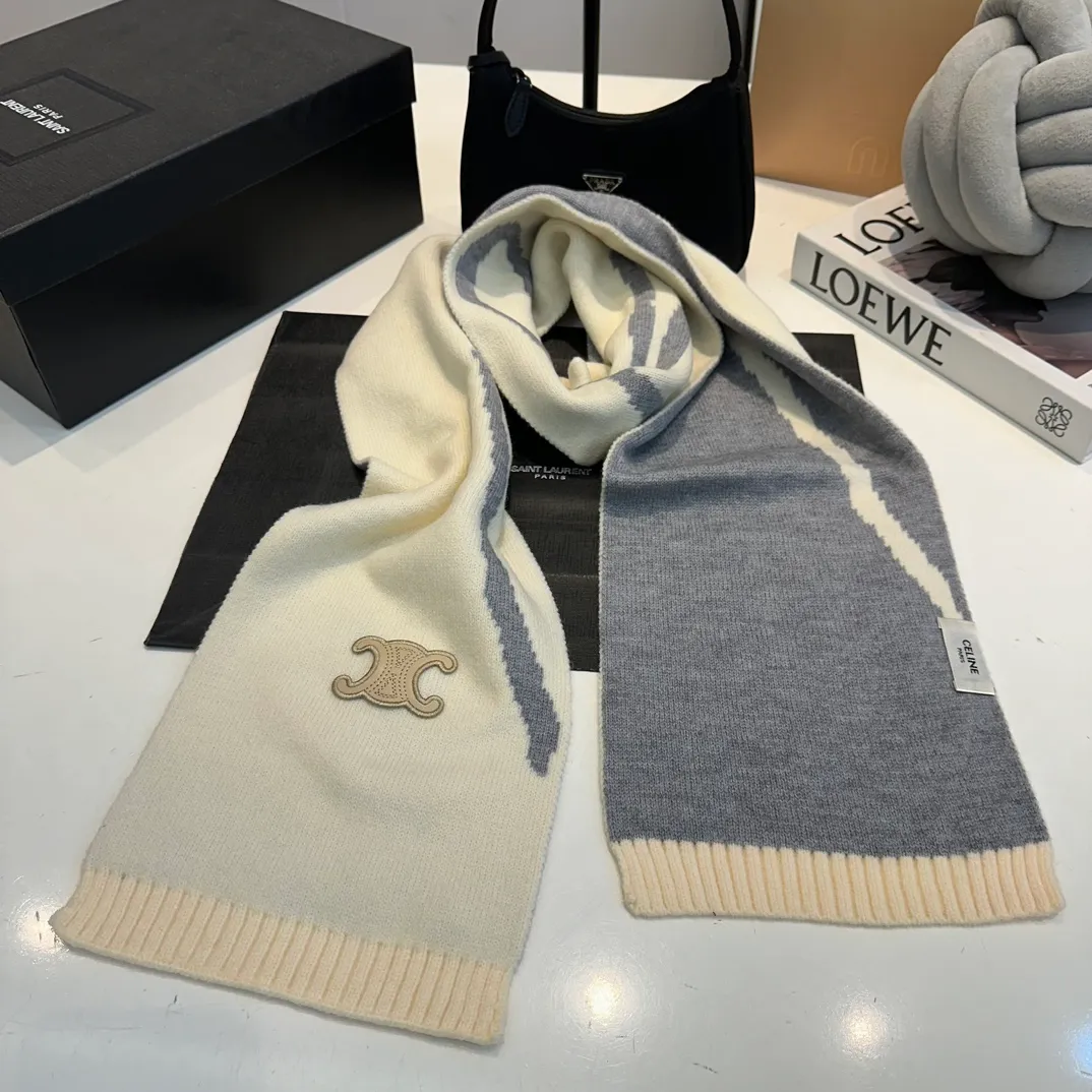 P170 CELINE Xiaohongshu’s popular model, official website new classic suit hat! Hat ➕Scarf! It feels great in hand! It’s warm and super comfortable. This winter, all you need is a hat set like this. It’s warm and fashionable! Welcome to choose!!