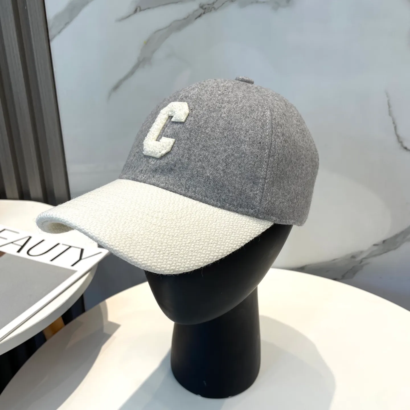 P96 CELINE · Celine's new autumn and winter C letter embroidered wool baseball cap 🧢 Top version 👍 Purchased ZP printing, the hat shape is completely customized according to Z:1. Custom woven wool fabric, super textured! The letter C distinguishes the market version, the size and the texture of the looped hair are all restored. The hardware adjustment buckle is custom-molded and has a logo. Customized logo webbing inside the hat, all details restored💯 ⚠️Size: One size fits all and adjustable!