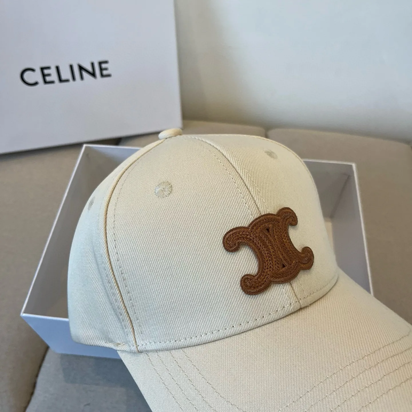 P60 [CELINE Celine] New classic casual and trendy baseball cap🧢Japanese and Korean style, looks great with any combination! A must-have when traveling