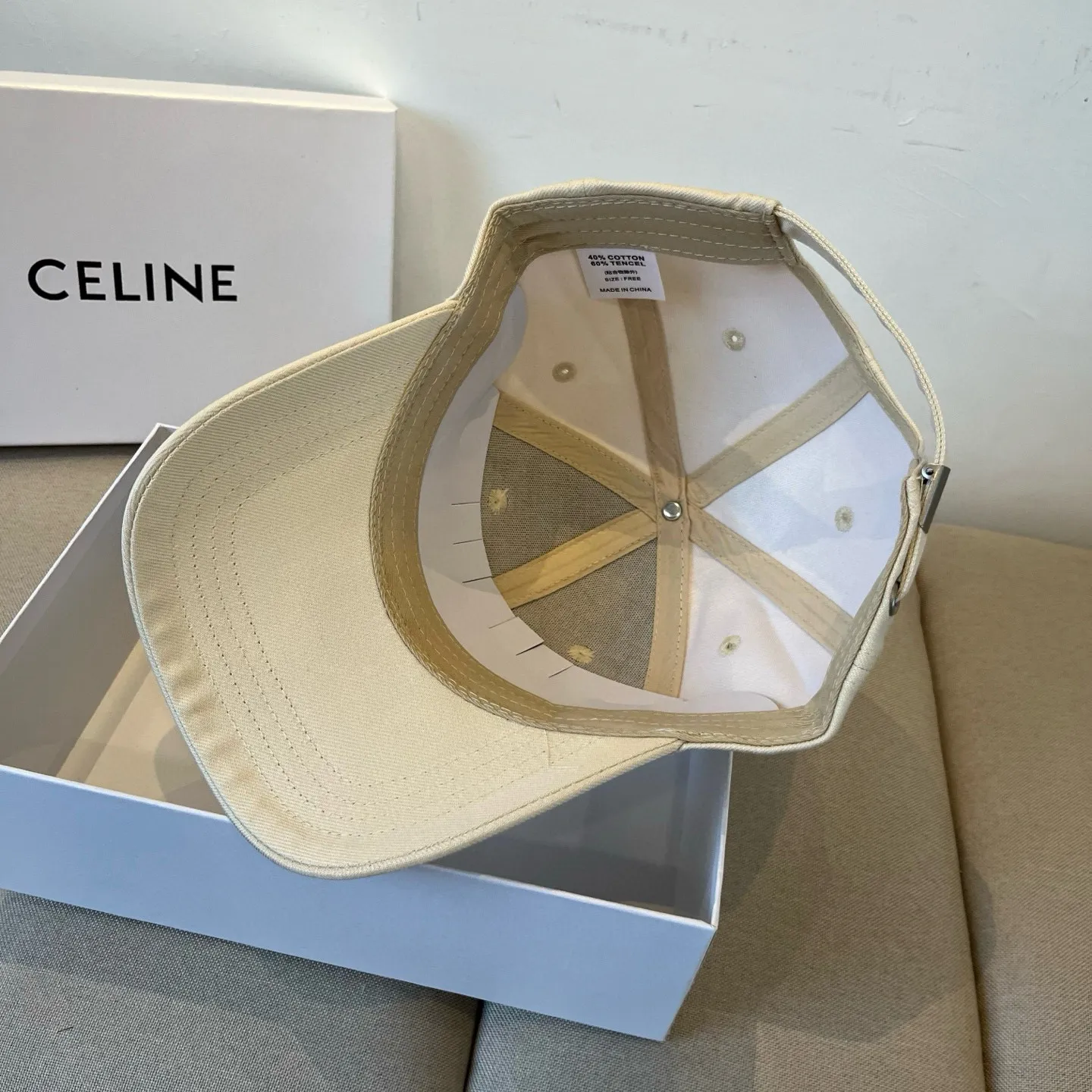 P60 [CELINE Celine] New classic casual and trendy baseball cap🧢Japanese and Korean style, looks great with any combination! A must-have when traveling