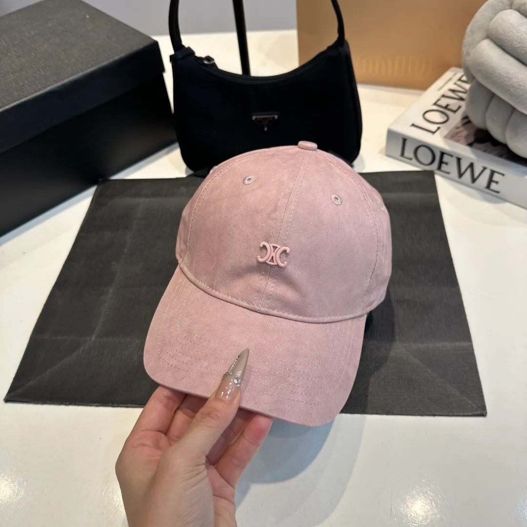 P56 CELINE Celine's new classic casual and trendy baseball cap🧢Japanese and Korean style, looks great with any combination! A must-have when traveling