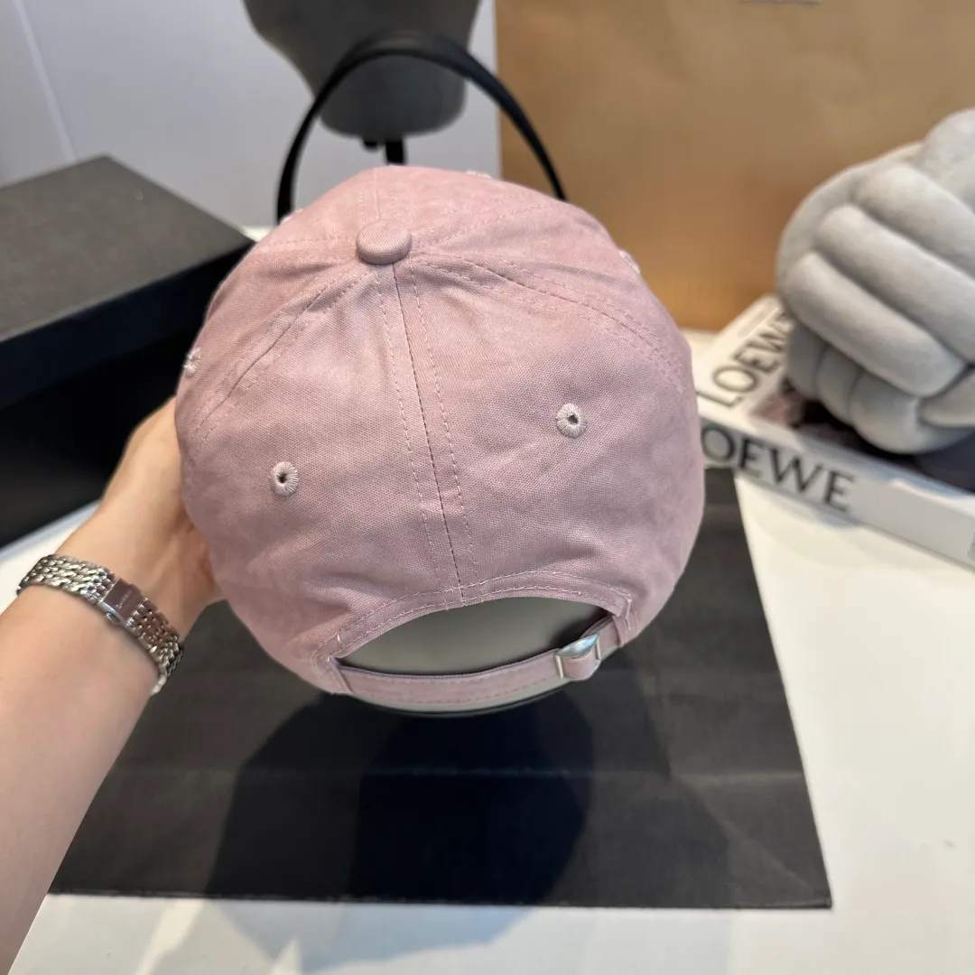 P56 CELINE Celine's new classic casual and trendy baseball cap🧢Japanese and Korean style, looks great with any combination! A must-have when traveling