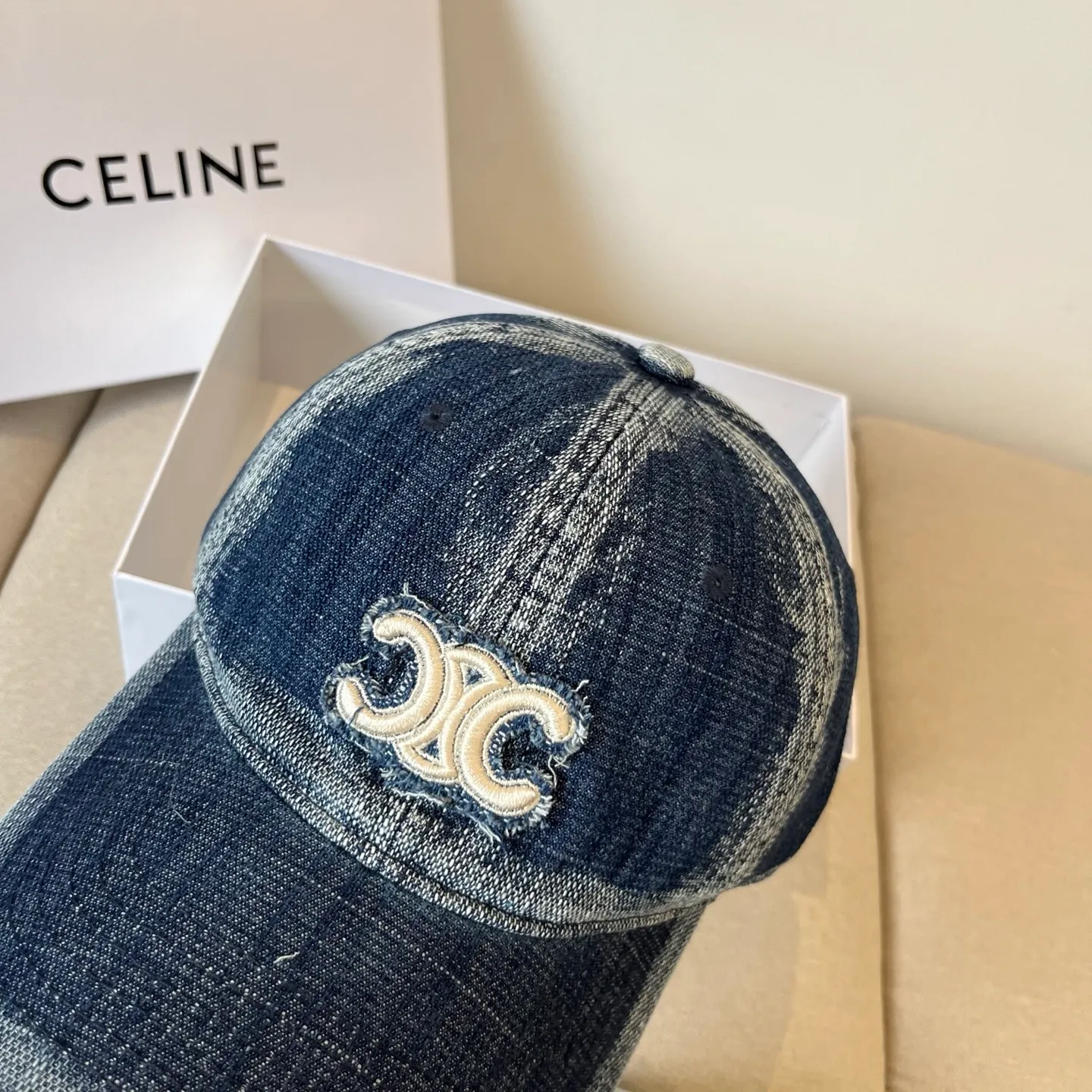 P60 [CELINE Celine] New classic casual and trendy baseball cap🧢Japanese and Korean style, looks great with any combination! A must-have when traveling