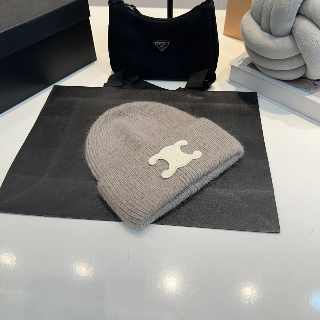 P60 CELINE 2024 autumn and winter new rabbit fur beanie, Korean style design ~ a must-have for autumn and winter wear