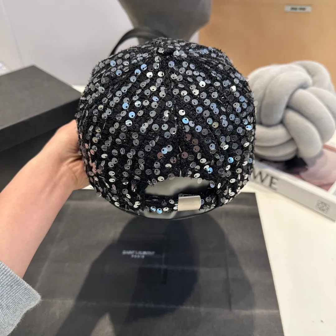 P56 CELINE's new classic casual and trendy baseball cap🧢Japanese and Korean style, looks great with any combination! A must-have when traveling
