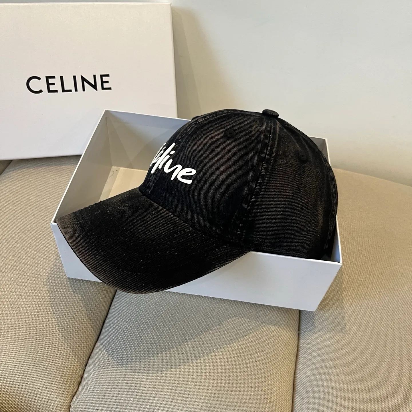 P60 [CELINE Celine] New classic casual and trendy baseball cap🧢Japanese and Korean style, looks great with any combination! A must-have when traveling