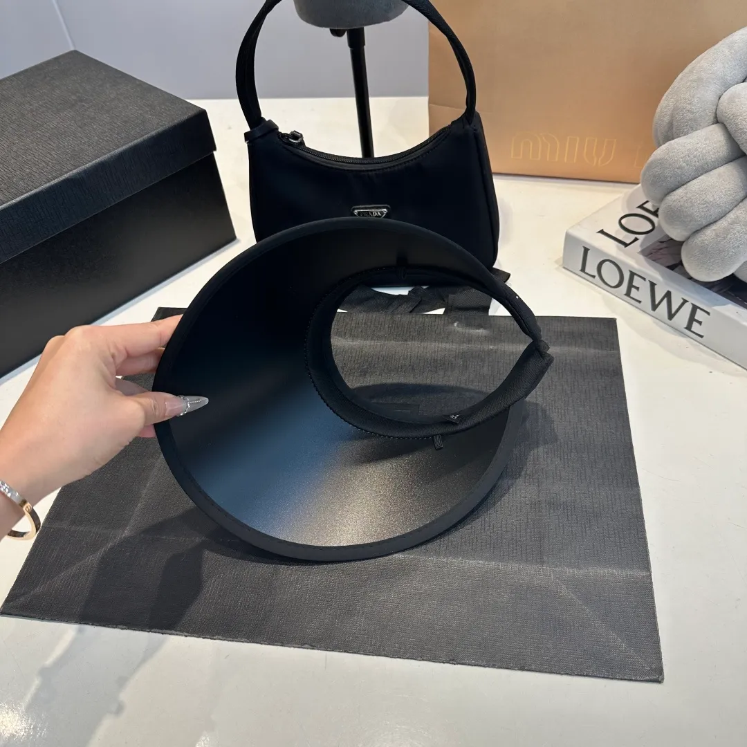 P60 Celine empty top sun hat, peaked cap, simple and versatile