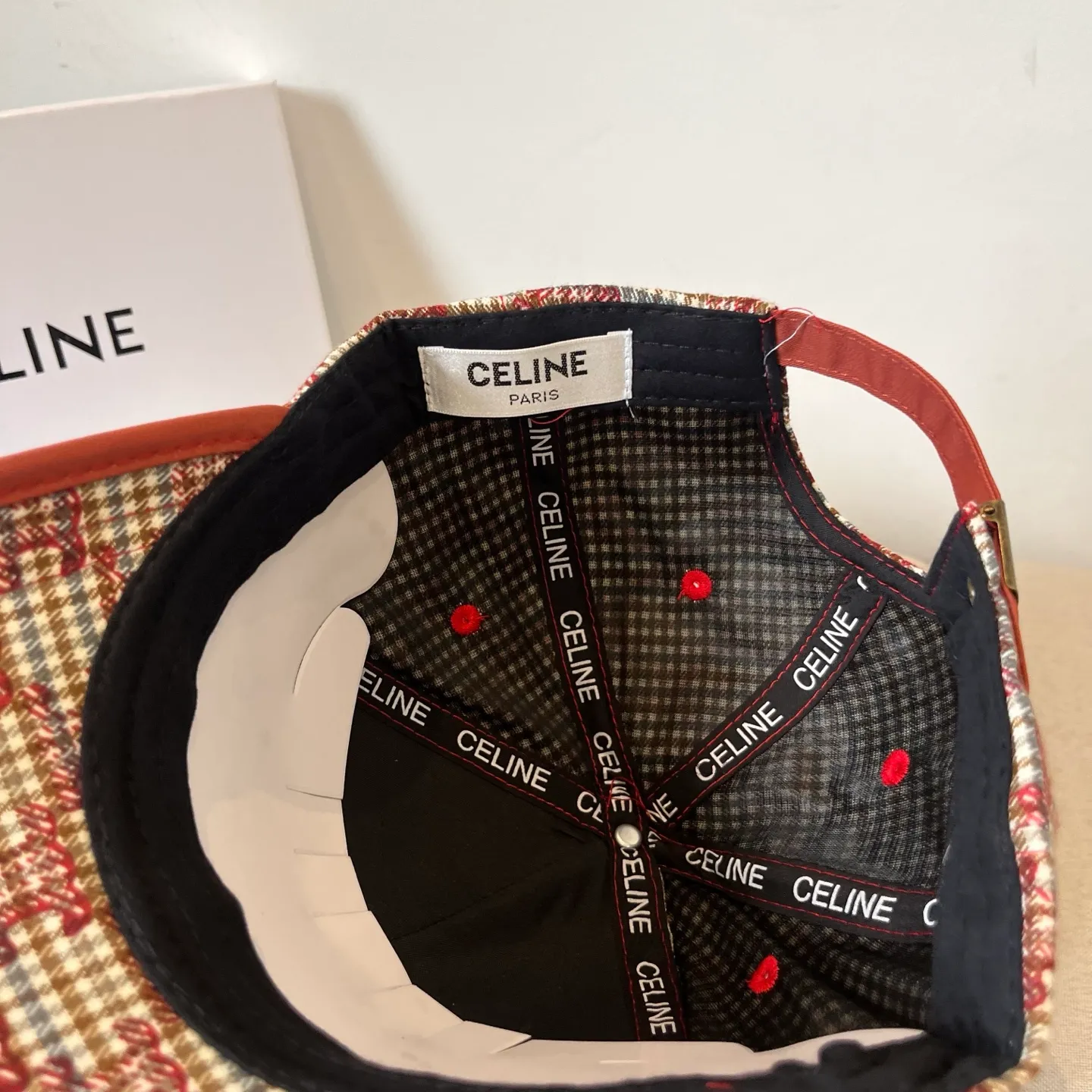 P56 [CELINE Celine] New classic casual and trendy baseball cap🧢Japanese and Korean style, looks great with any combination! A must-have when traveling