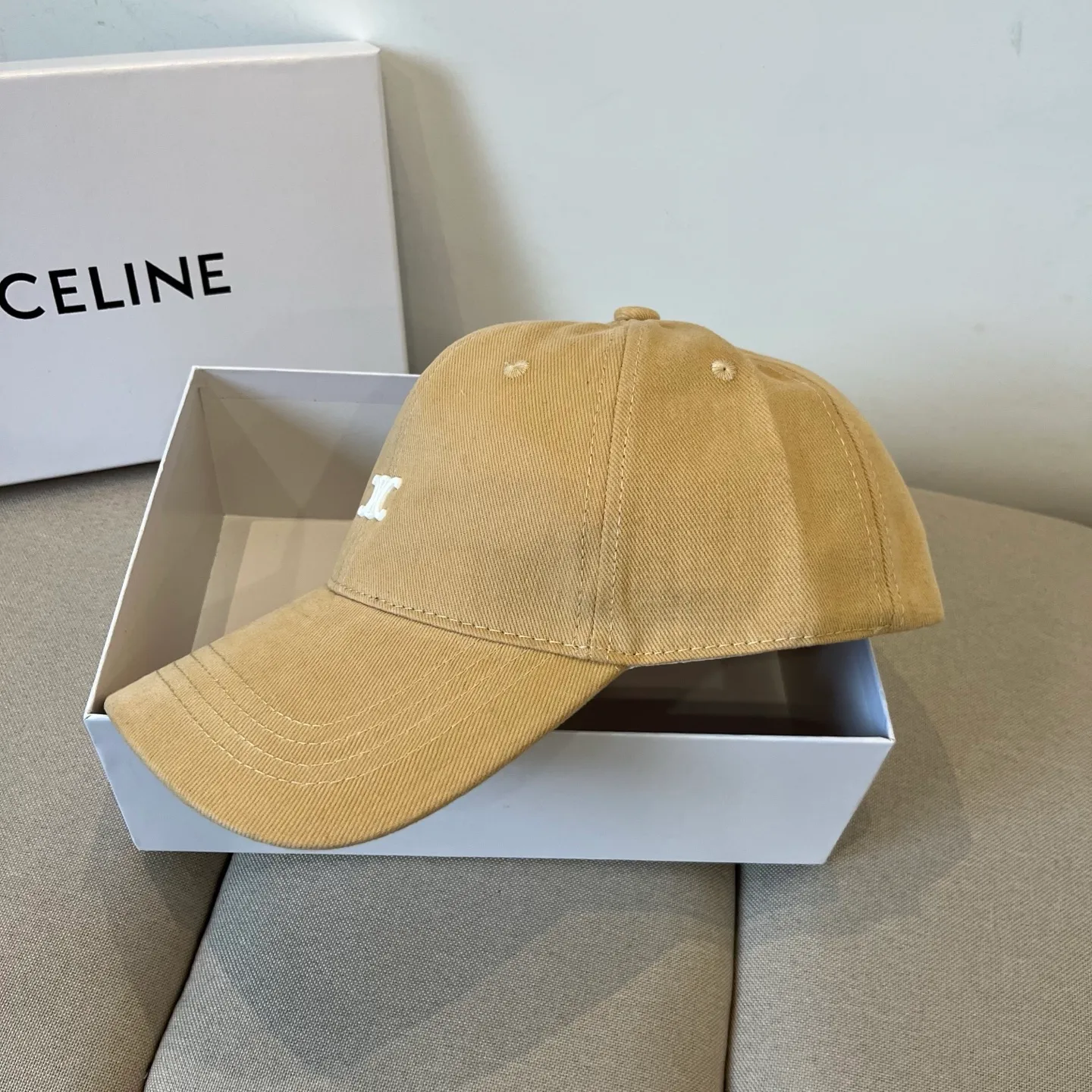 P60 [CELINE Celine] New classic casual and trendy baseball cap🧢Japanese and Korean style, looks great with any combination! A must-have when traveling