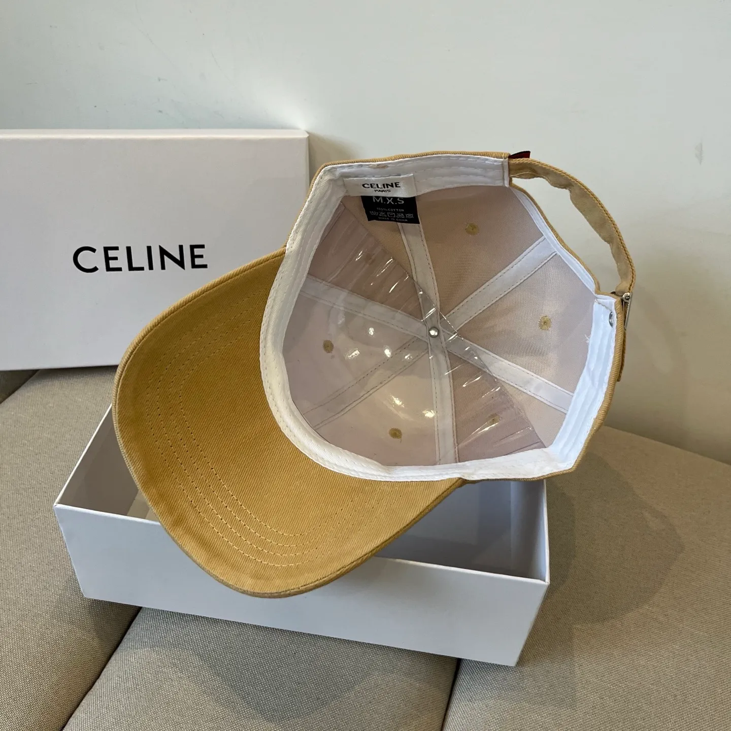 P60 [CELINE Celine] New classic casual and trendy baseball cap🧢Japanese and Korean style, looks great with any combination! A must-have when traveling