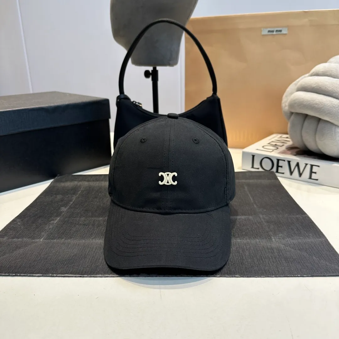 P56 CELINE Celine's new classic casual and trendy baseball cap🧢Japanese and Korean style, looks great with any combination! A must-have when traveling