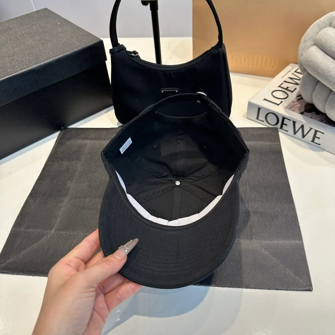 P56 CELINE Celine's new classic casual and trendy baseball cap🧢Japanese and Korean style, looks great with any combination! A must-have when traveling