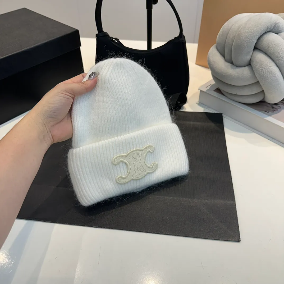 P60 CELINE 2024 autumn and winter new rabbit fur beanie, Korean style design ~ a must-have for autumn and winter wear
