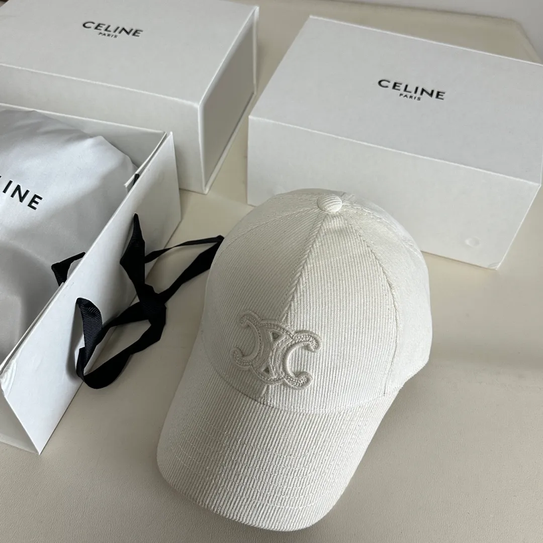 P70 Celine's new men's and women's velvet baseball cap. A super versatile style, the same style as the stars. The corduroy texture is very good, not thick and not hot to wear. Head circumference: about 57cm