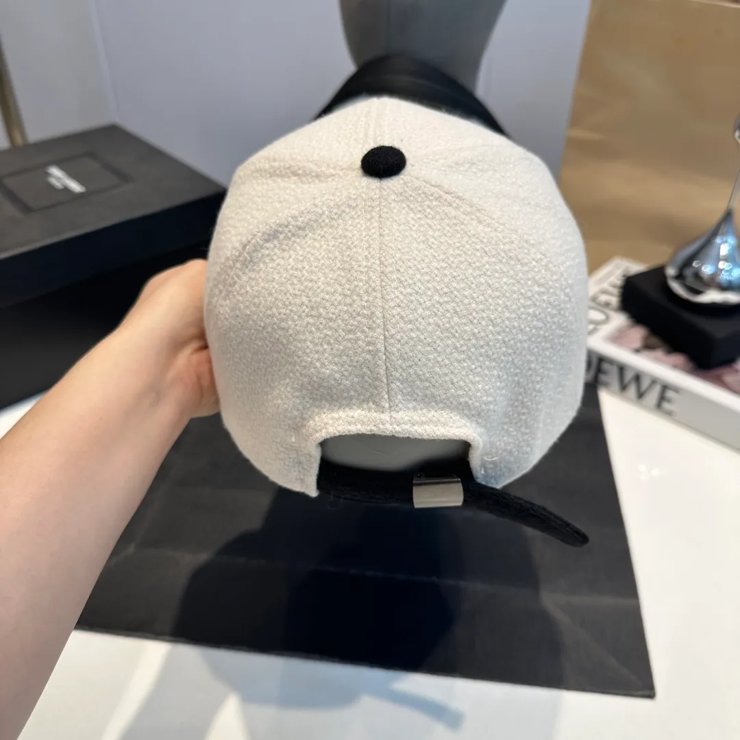 P54 CELINE's new classic casual and trendy baseball cap🧢Japanese and Korean style, looks great with any combination! A must-have when traveling