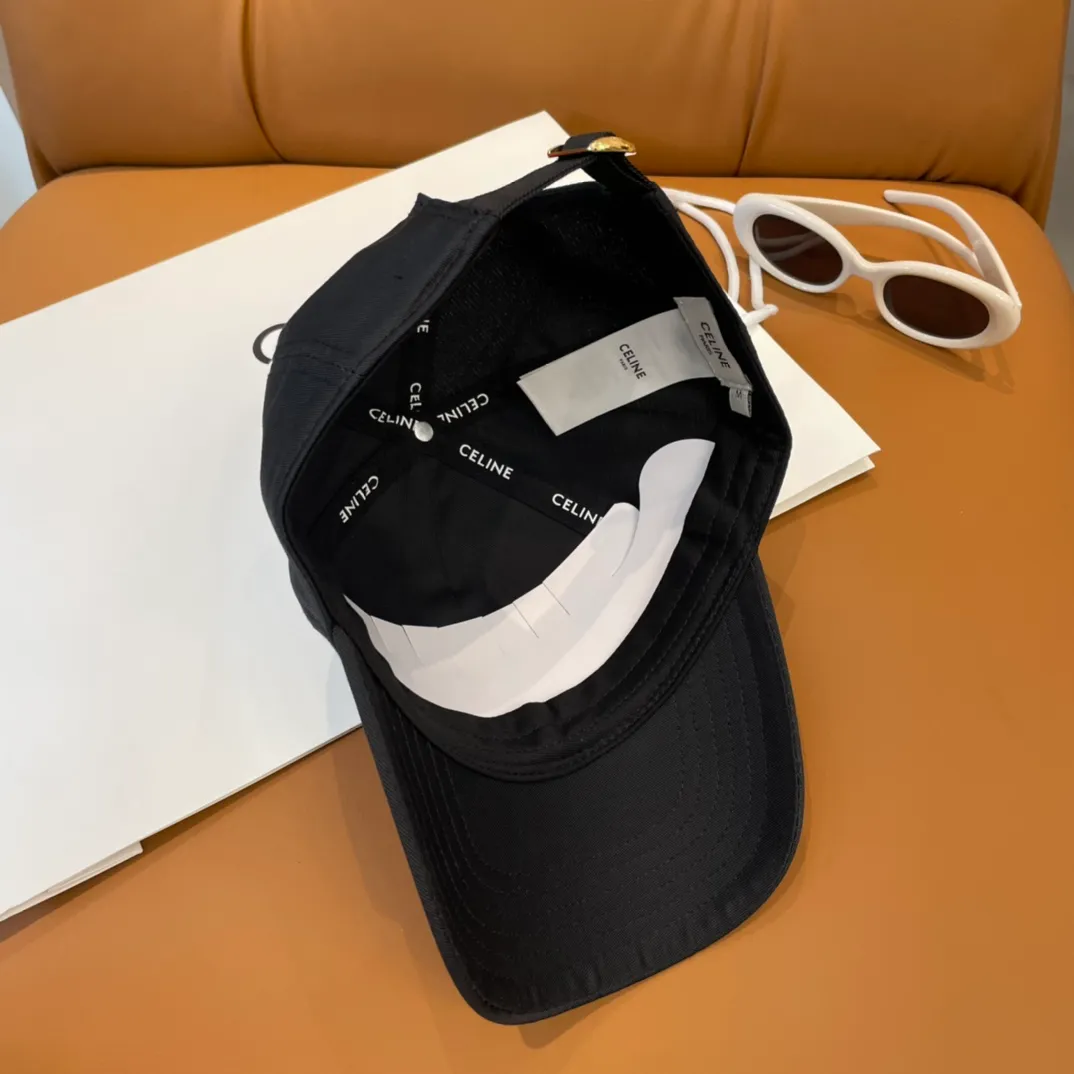 P86 popular CELINE (Celine) official website purchase version. Original 1:1 customized! The latest baseball cap with the same style as the simple letter star, fashionable and high-end workmanship! Every hat is made with care! Extraordinary quality, suitable for both men and women.    Céline's hat has a simple design, high-end color matching, delicate texture, and clean style. It is an iconic item. The letter C is the official icon of CELINE. It is deeply rooted in the brand's historical heritage, and at the same time it exudes modern elegance and a new trend of retro modernity. Simple baseball cap decorated with C logo. Self-attitude, no need to elaborate.