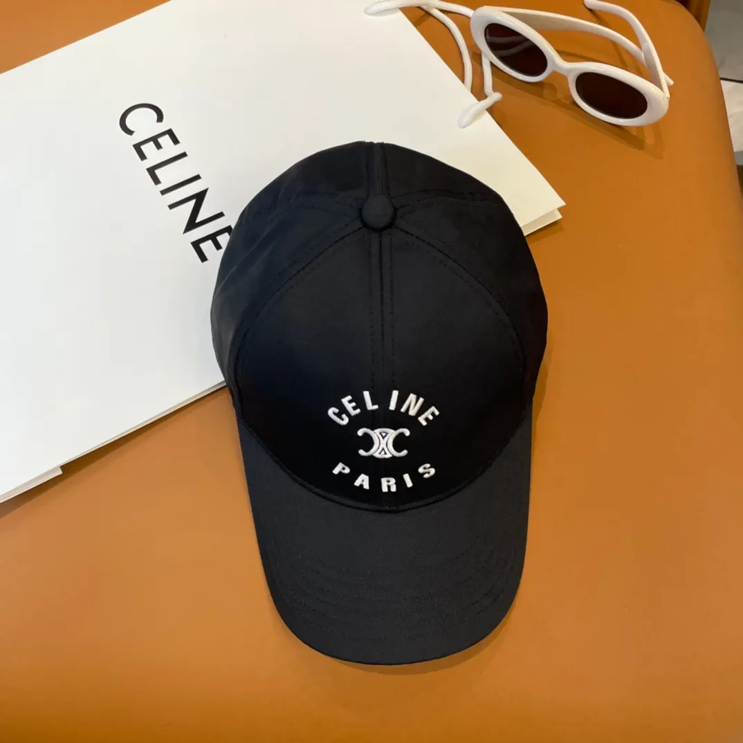 P86 popular CELINE (Celine) official website purchase version. Original 1:1 customized! The latest baseball cap with the same style as the simple letter star, fashionable and high-end workmanship! Every hat is made with care! Extraordinary quality, suitable for both men and women.    Céline's hat has a simple design, high-end color matching, delicate texture, and clean style. It is an iconic item. The letter C is the official icon of CELINE. It is deeply rooted in the brand's historical heritage, and at the same time it exudes modern elegance and a new trend of retro modernity. Simple baseball cap decorated with C logo. Self-attitude, no need to elaborate.