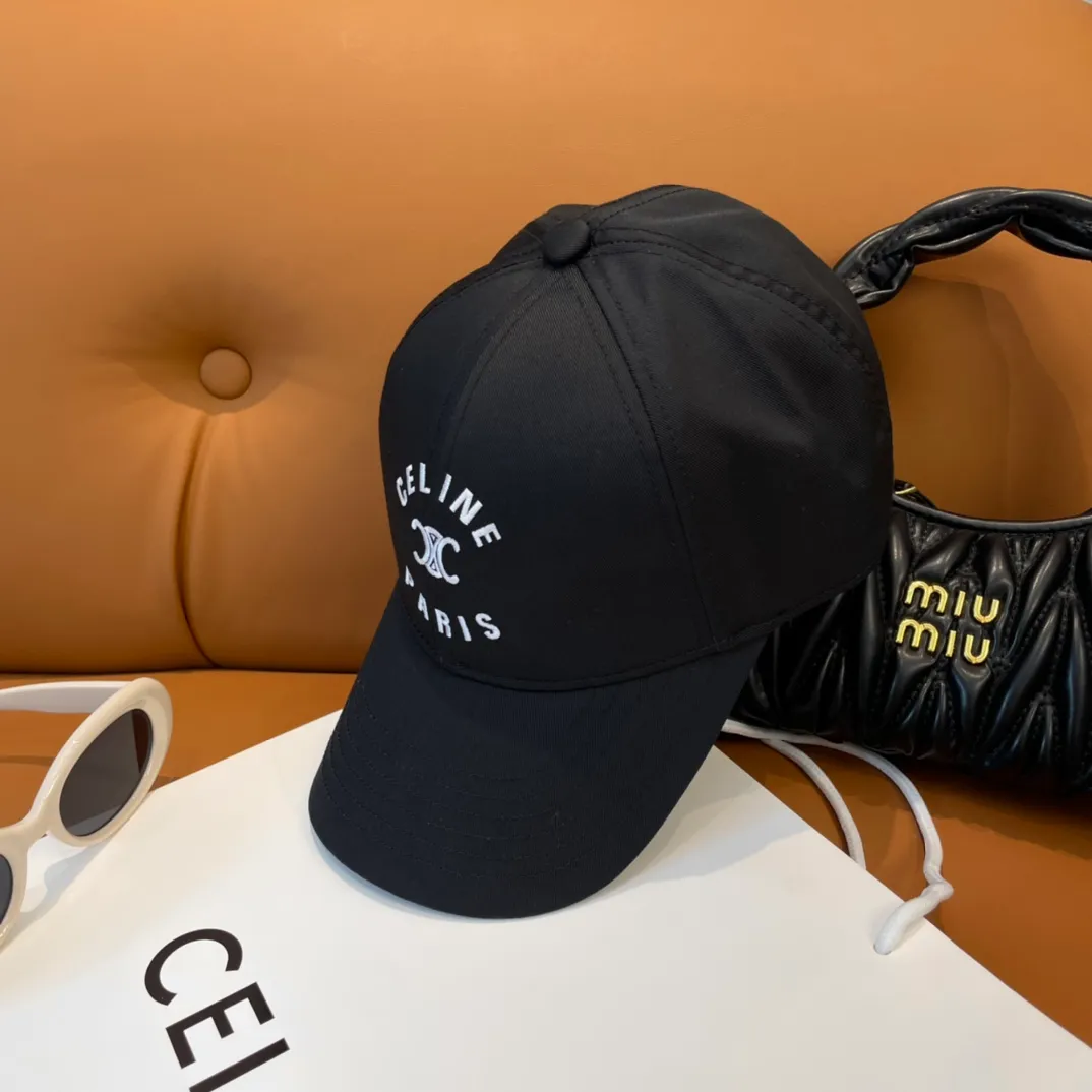 P86 popular CELINE (Celine) official website purchase version. Original 1:1 customized! The latest baseball cap with the same style as the simple letter star, fashionable and high-end workmanship! Every hat is made with care! Extraordinary quality, suitable for both men and women.    Céline's hat has a simple design, high-end color matching, delicate texture, and clean style. It is an iconic item. The letter C is the official icon of CELINE. It is deeply rooted in the brand's historical heritage, and at the same time it exudes modern elegance and a new trend of retro modernity. Simple baseball cap decorated with C logo. Self-attitude, no need to elaborate.