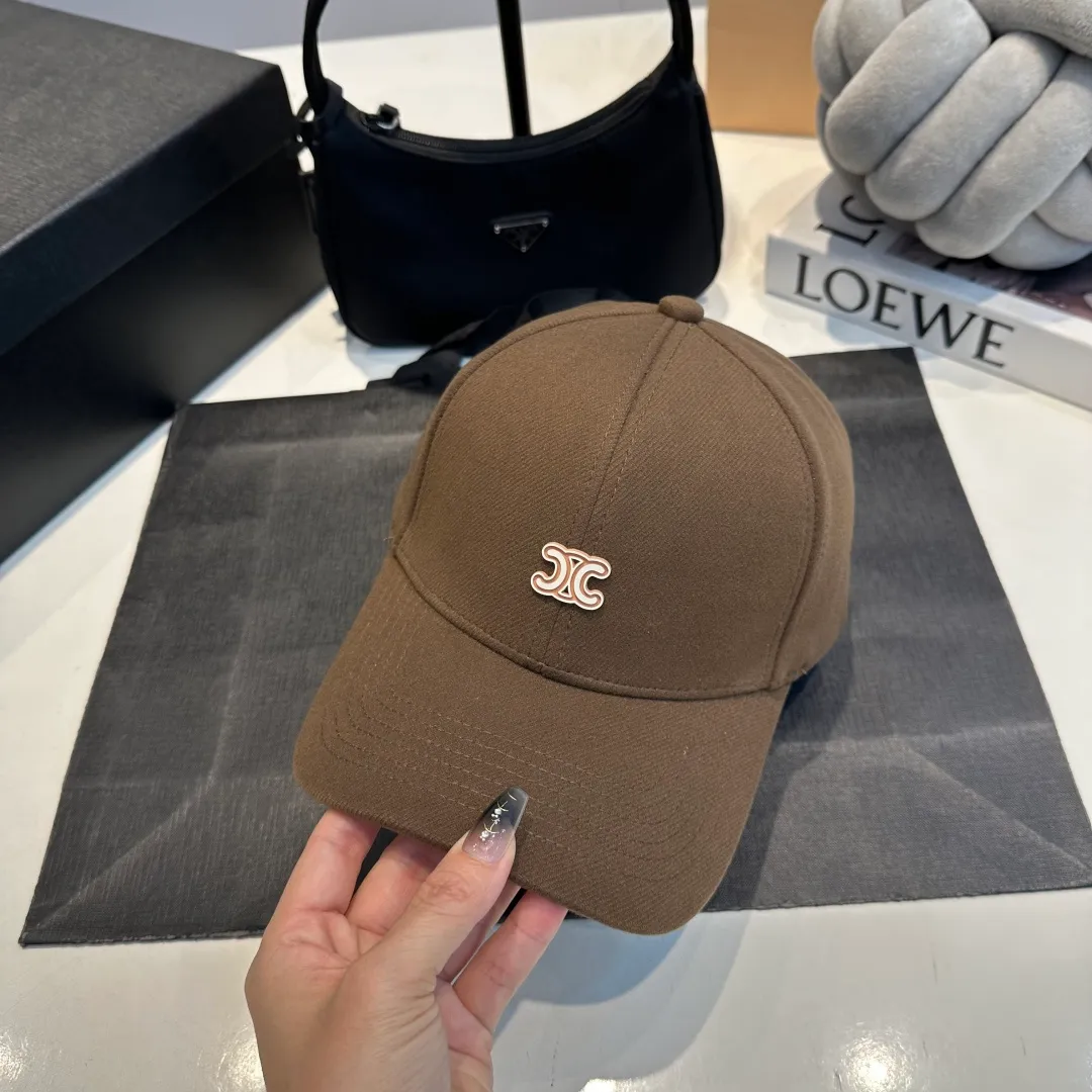 P60 CELINE new autumn and winter classic casual and trendy baseball cap🧢Japanese and Korean style, looks great with any combination! A must-have when traveling