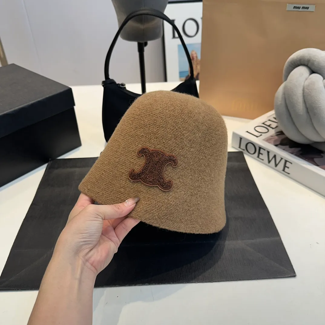 P60 Celine wool bucket hat, knitted clutch hat, head circumference 57cm
