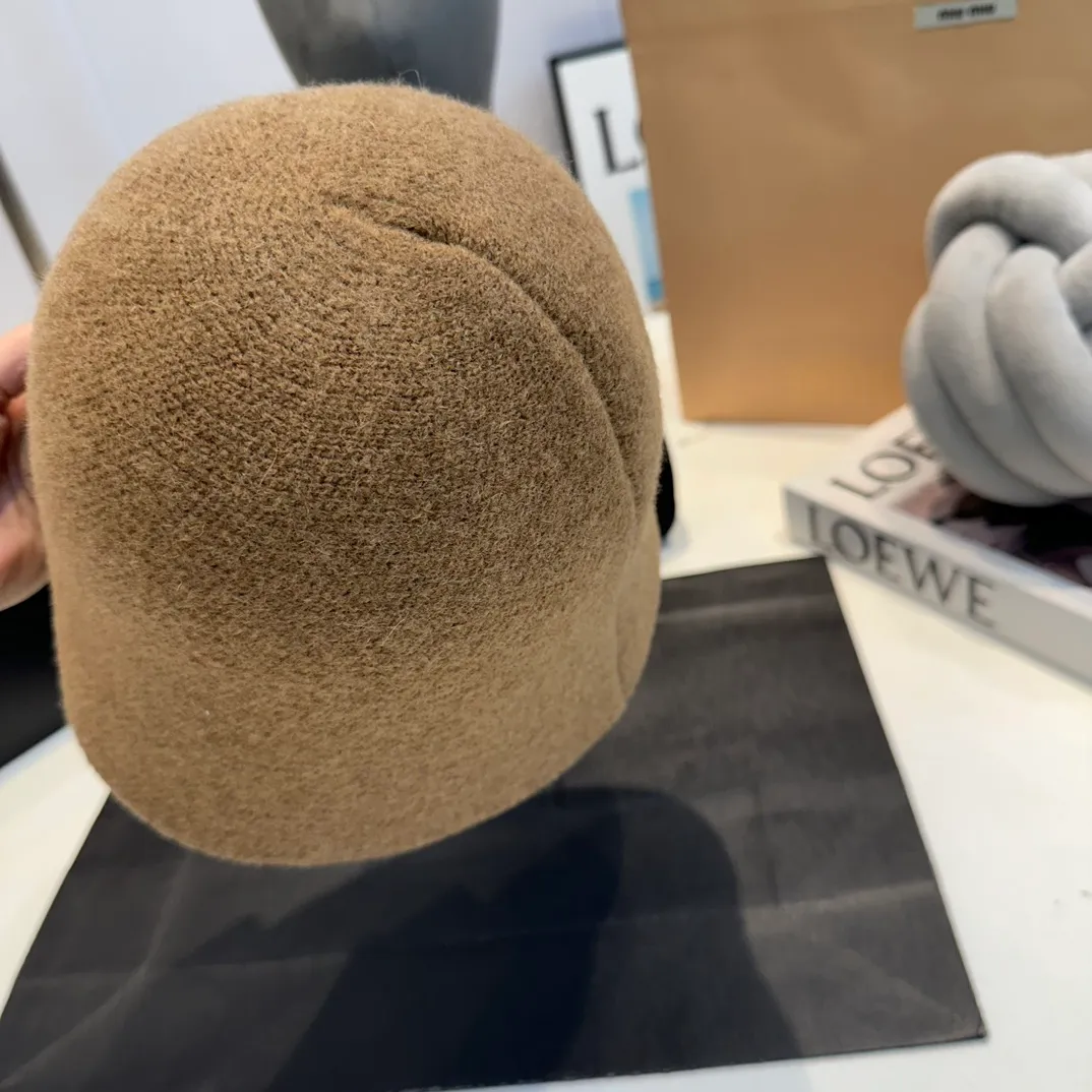 P60 Celine wool bucket hat, knitted clutch hat, head circumference 57cm