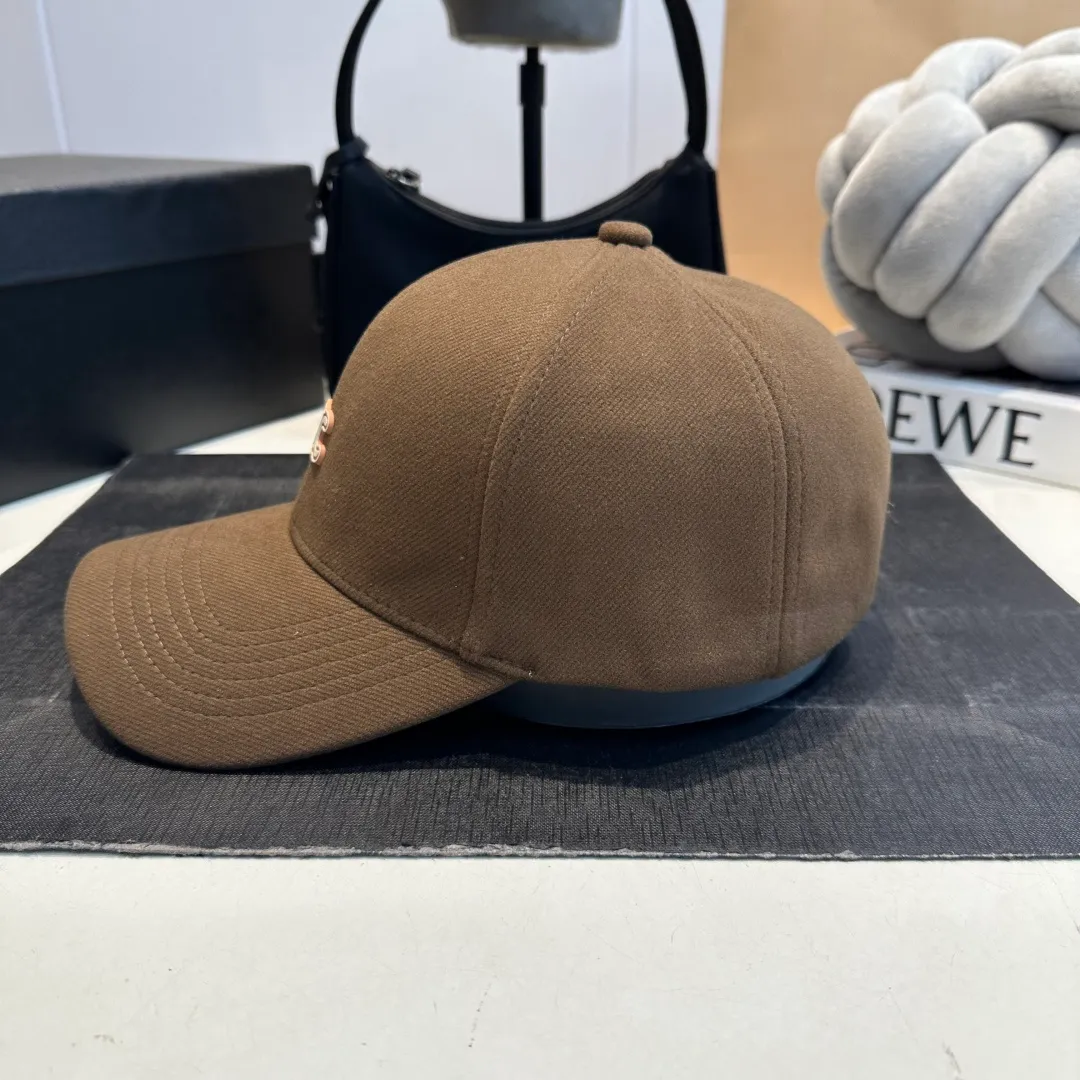 P60 CELINE new autumn and winter classic casual and trendy baseball cap🧢Japanese and Korean style, looks great with any combination! A must-have when traveling