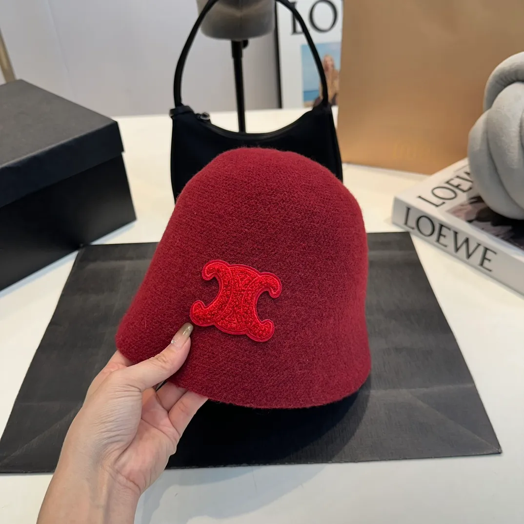 P60 Celine wool bucket hat, knitted clutch hat, head circumference 57cm