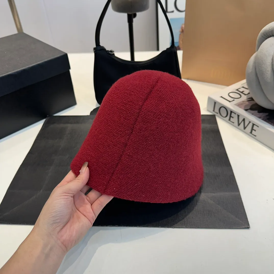 P60 Celine wool bucket hat, knitted clutch hat, head circumference 57cm