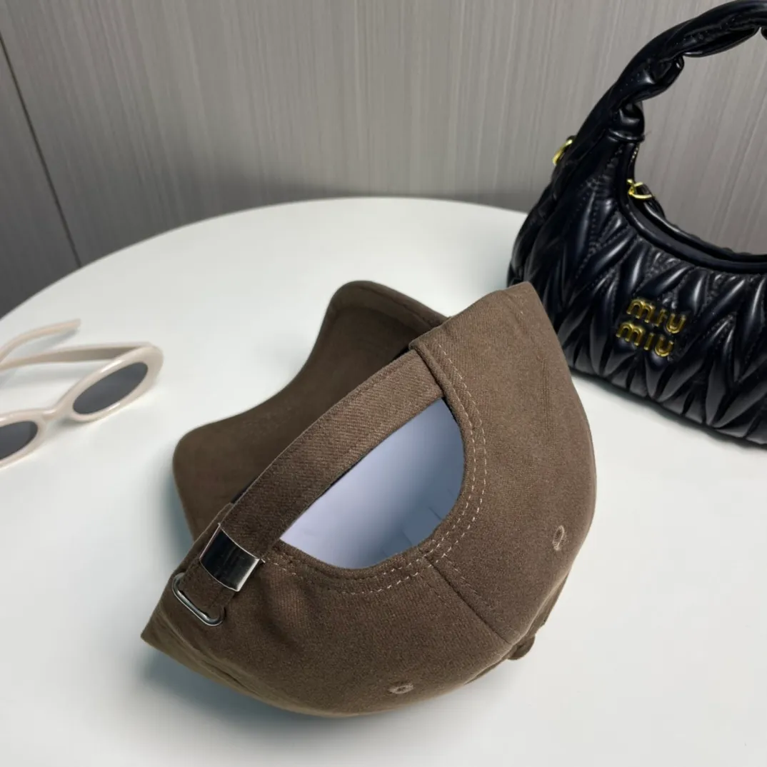 P56 💛 Comes with dust bag [CELINE Celine] new simple baseball cap, new shipment, big brand style is super easy to match, hurry up and get it!