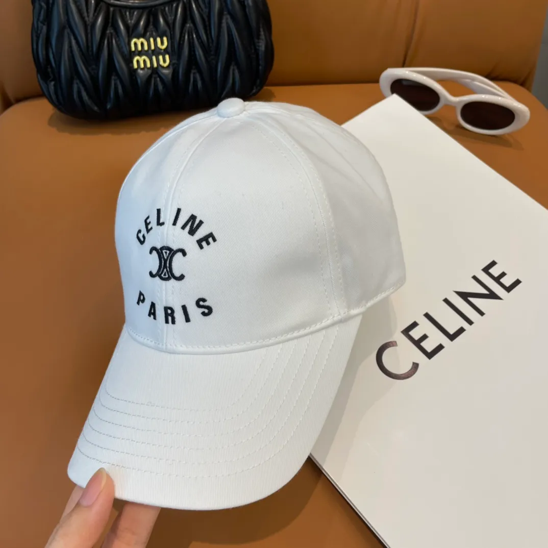 P66 popular CELINE (Celine) official website purchase version. Original 1:1 customized! The latest baseball cap with the same style as the simple letter star, fashionable and high-end workmanship! Every hat is made with care! Extraordinary quality, suitable for both men and women.    Céline's hat has a simple design, high-end color matching, delicate texture, and clean style. It is an iconic item. The letter C is the official icon of CELINE. It is deeply rooted in the brand's historical heritage, and at the same time it exudes modern elegance and a new trend of retro modernity. Simple baseball cap decorated with C logo. Self-attitude, no need to elaborate.