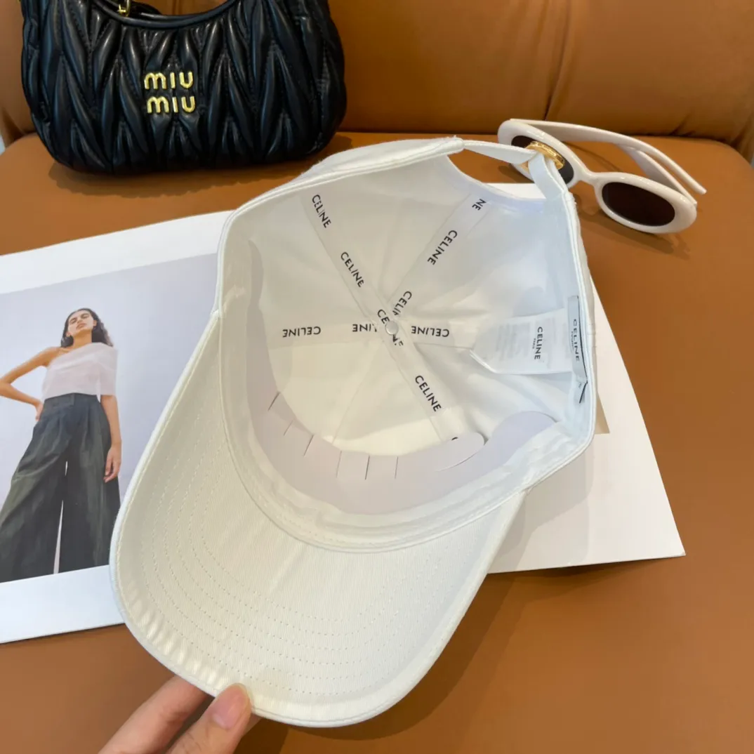 P66 popular CELINE (Celine) official website purchase version. Original 1:1 customized! The latest baseball cap with the same style as the simple letter star, fashionable and high-end workmanship! Every hat is made with care! Extraordinary quality, suitable for both men and women.    Céline's hat has a simple design, high-end color matching, delicate texture, and clean style. It is an iconic item. The letter C is the official icon of CELINE. It is deeply rooted in the brand's historical heritage, and at the same time it exudes modern elegance and a new trend of retro modernity. Simple baseball cap decorated with C logo. Self-attitude, no need to elaborate.