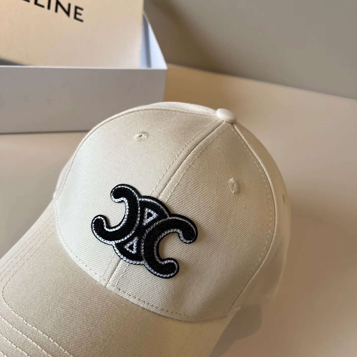 P70 [CELINE Celine] New classic casual and trendy baseball cap🧢Japanese and Korean style, looks great with any combination! A must-have when traveling