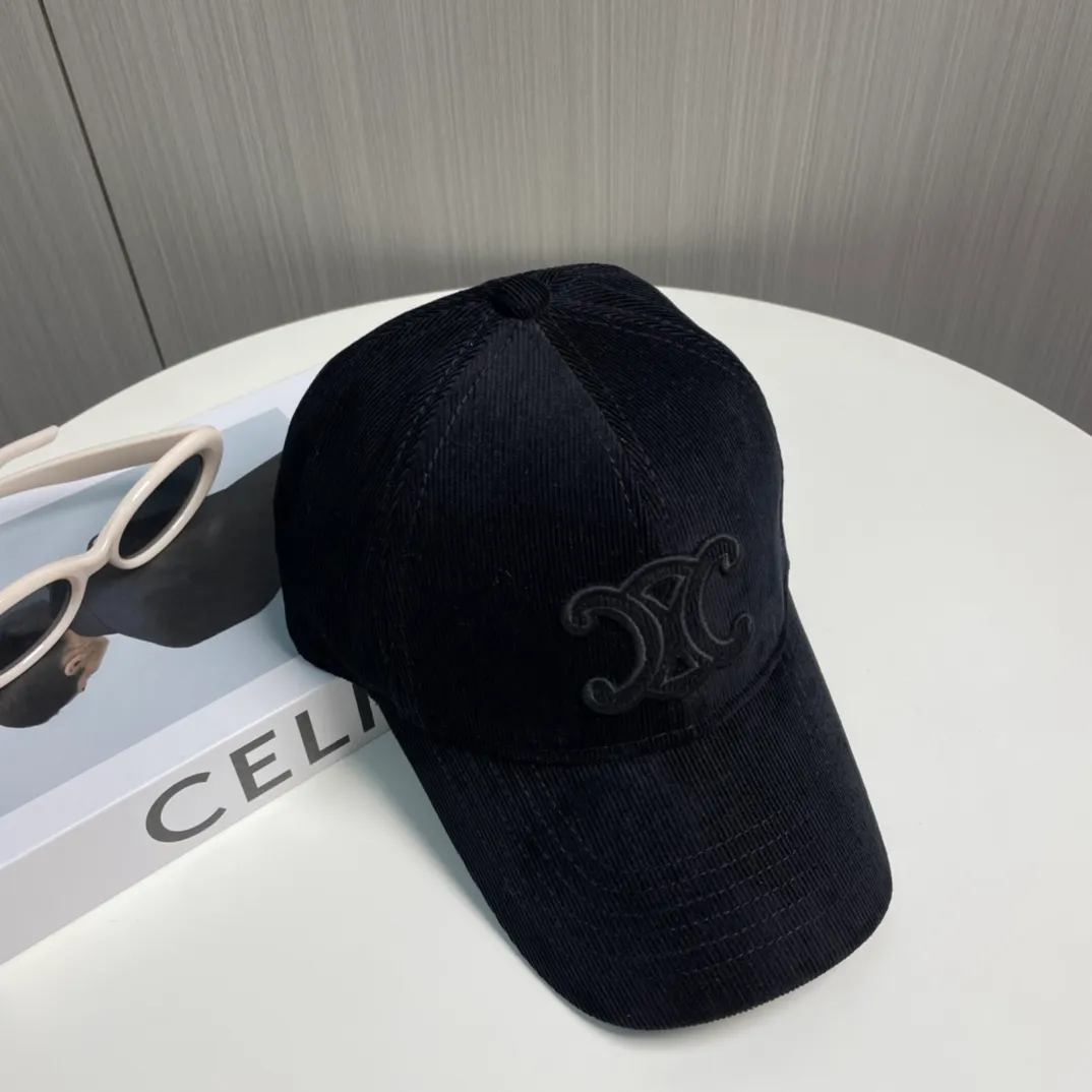 P66 Celine new autumn and winter baseball cap 🧢 🍂🍂Must buy in autumn and winter~ New model from the official website Simple letter L of the same color Arc de Triomphe logo, highlighting the brand tone Low-key and not exaggerated 🎹 Boutique experience Full of texture Soft and delicate Versatile style, 360° no dead ends, the first choice for handsome girls Deepened hat shape Can be worn by boys and girls! It’s a bonus item that not only modifies your face but also enhances your temperament. It’s really hard not to love it~