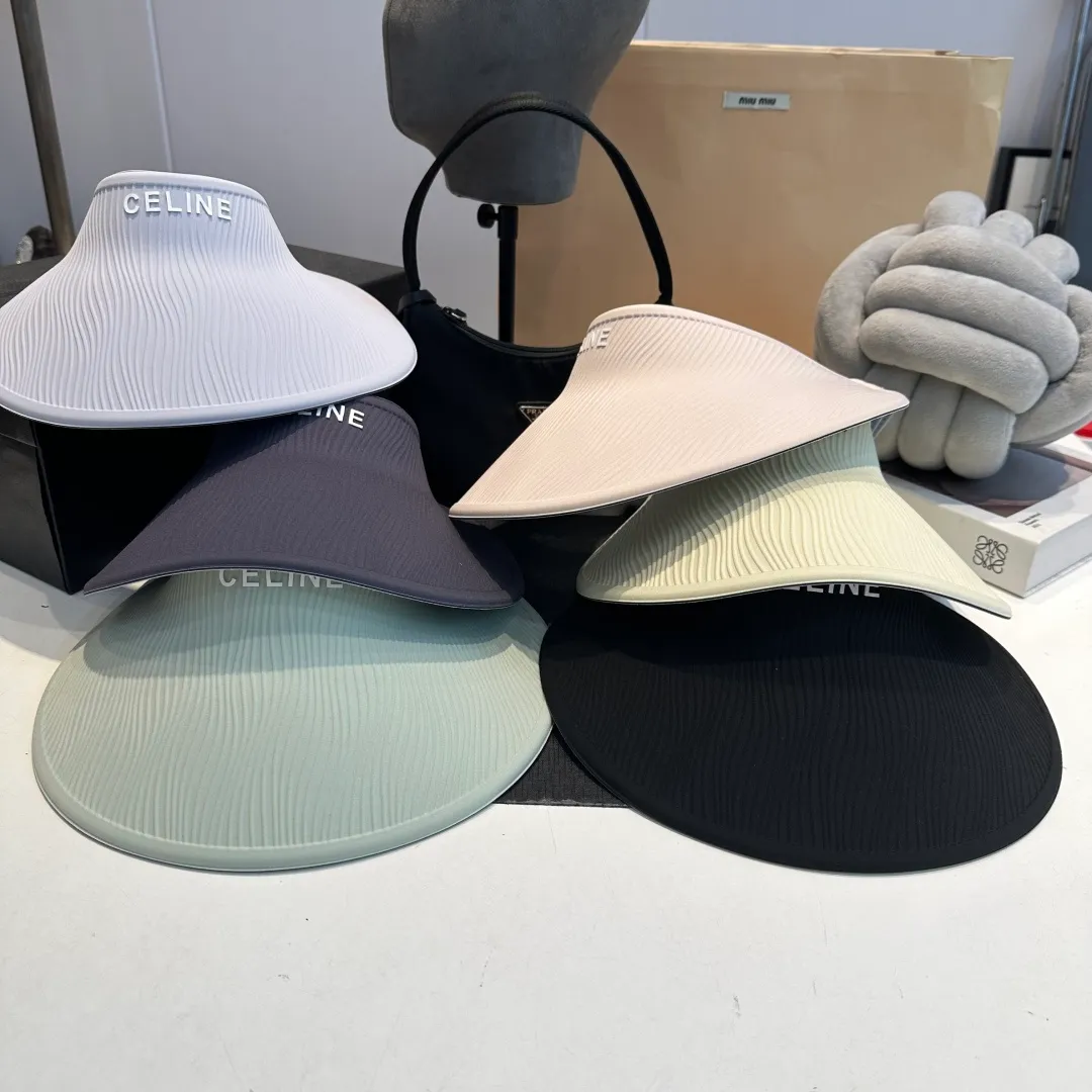 P60 CELINE Celine's new empty-top hat. Sun protection is a compulsory course for girls in this life. This large brim hat is invincible in sun protection. It can be worn all day without any trace or cumbersome feeling.