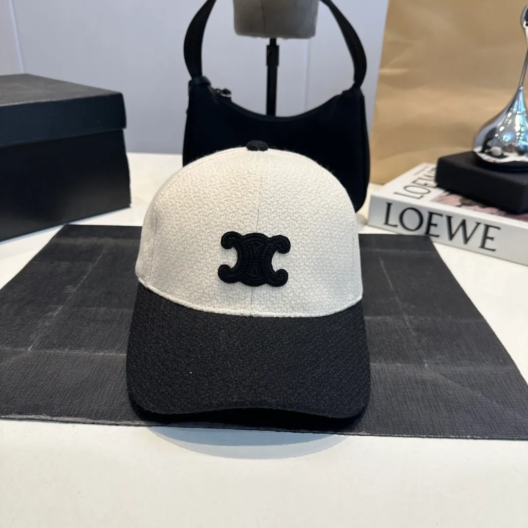 P54 CELINE's new classic casual and trendy baseball cap🧢Japanese and Korean style, looks great with any combination! A must-have when traveling