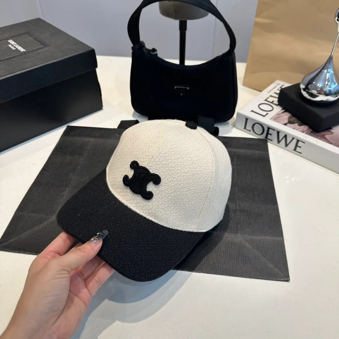 P54 CELINE's new classic casual and trendy baseball cap🧢Japanese and Korean style, looks great with any combination! A must-have when traveling