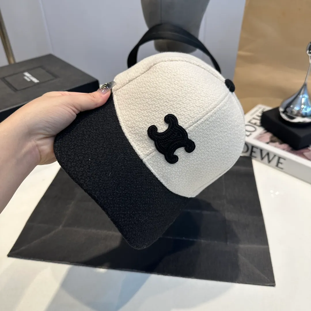 P54 CELINE's new classic casual and trendy baseball cap🧢Japanese and Korean style, looks great with any combination! A must-have when traveling