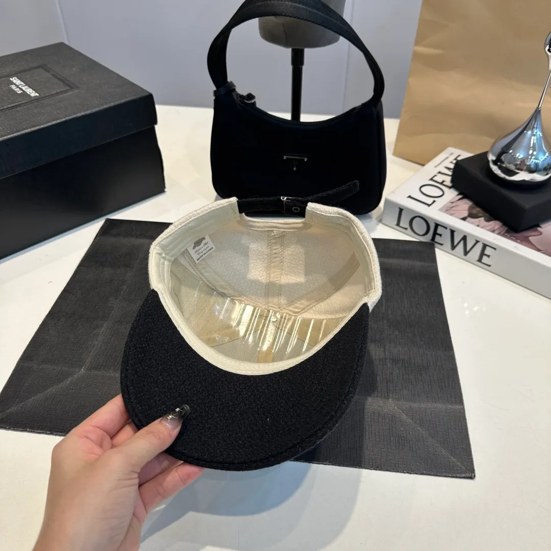 P54 CELINE's new classic casual and trendy baseball cap🧢Japanese and Korean style, looks great with any combination! A must-have when traveling
