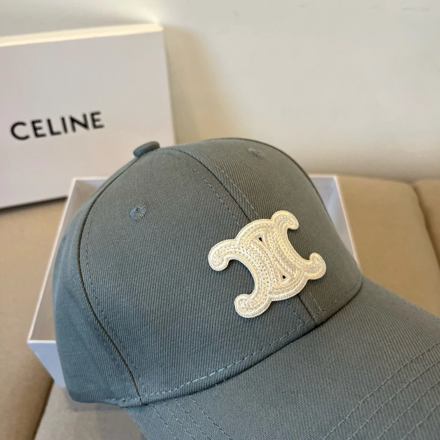 P60 [CELINE Celine] New classic casual and trendy baseball cap🧢Japanese and Korean style, looks great with any combination! A must-have when traveling