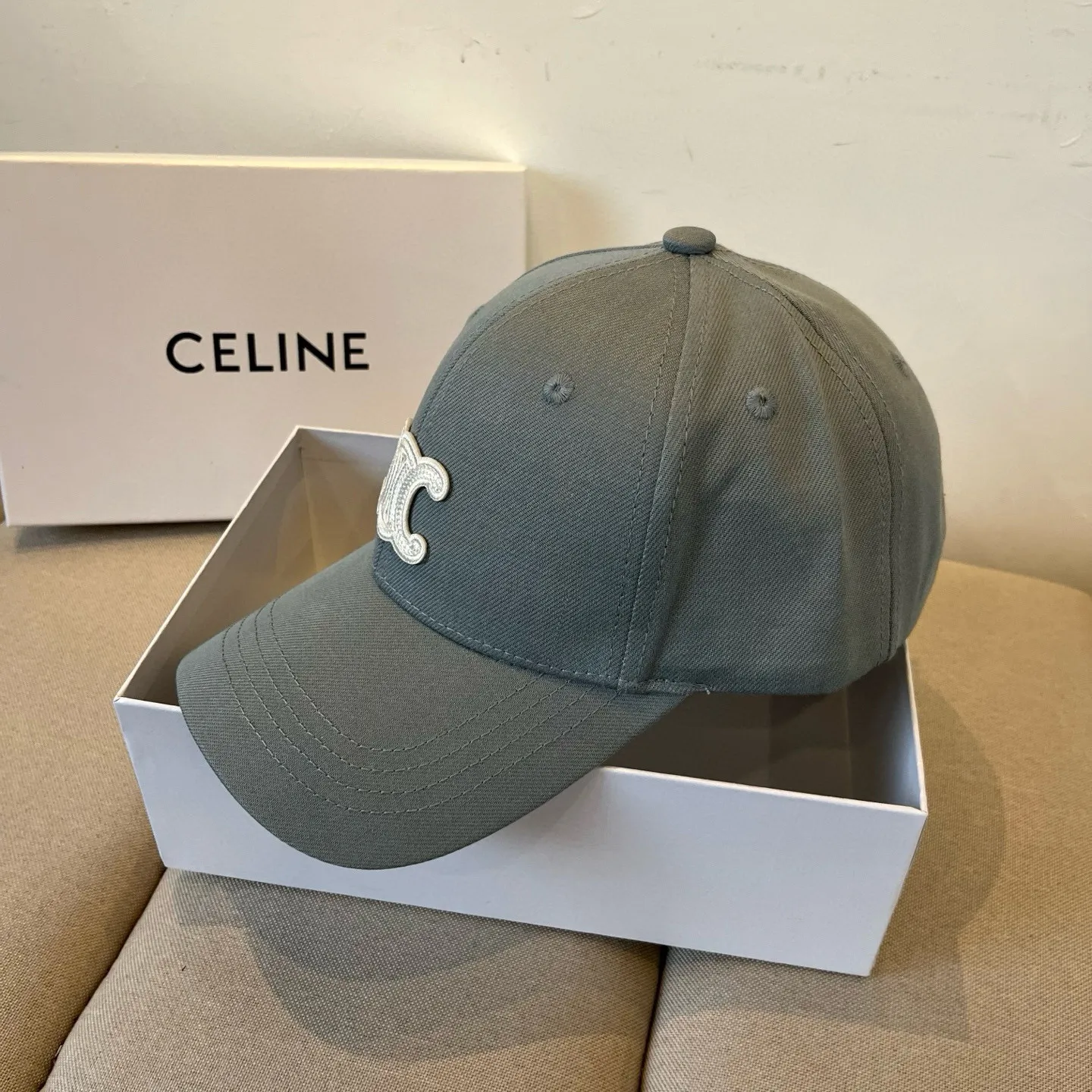 P60 [CELINE Celine] New classic casual and trendy baseball cap🧢Japanese and Korean style, looks great with any combination! A must-have when traveling
