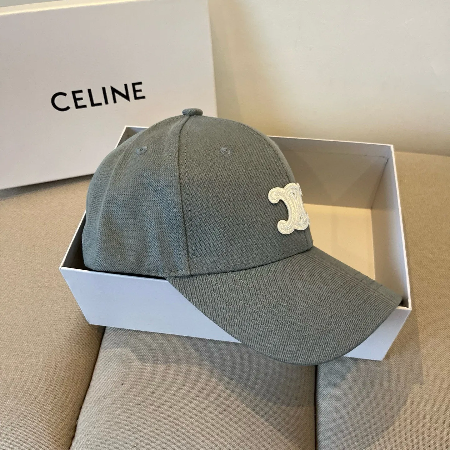 P60 [CELINE Celine] New classic casual and trendy baseball cap🧢Japanese and Korean style, looks great with any combination! A must-have when traveling