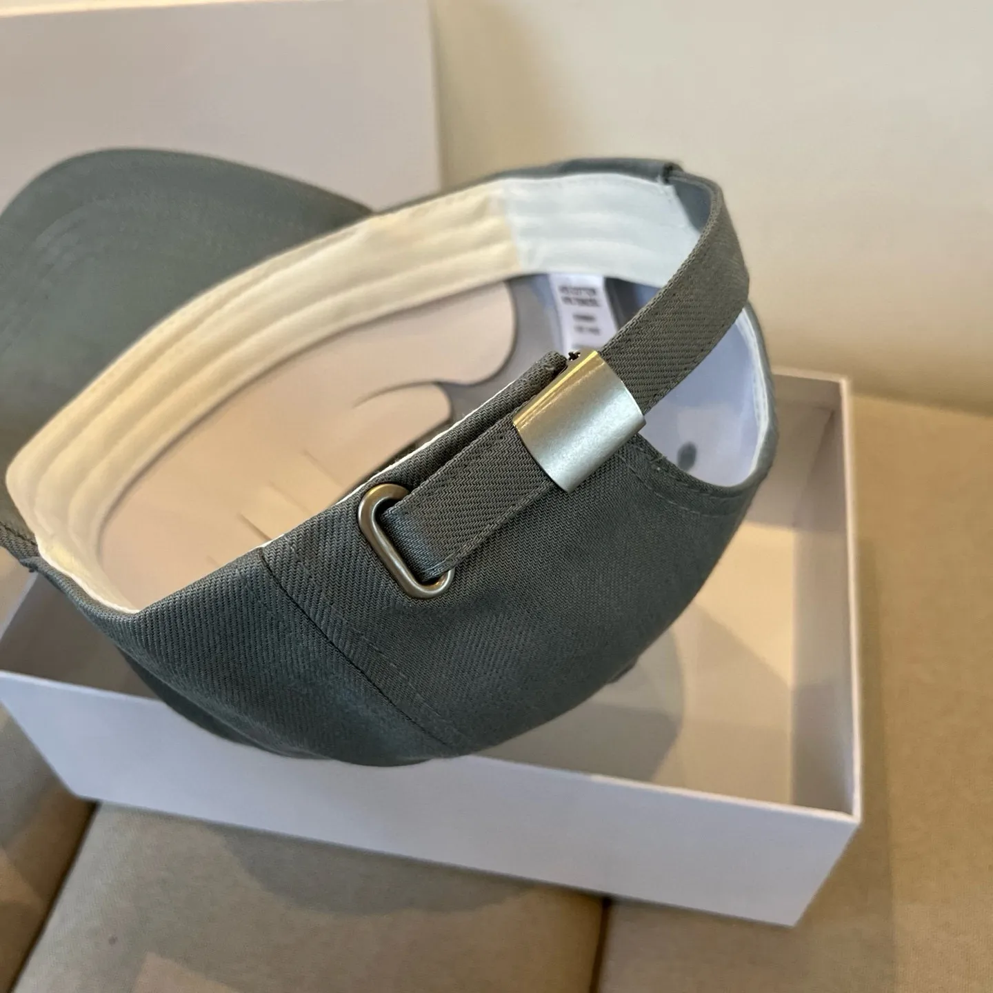 P60 [CELINE Celine] New classic casual and trendy baseball cap🧢Japanese and Korean style, looks great with any combination! A must-have when traveling