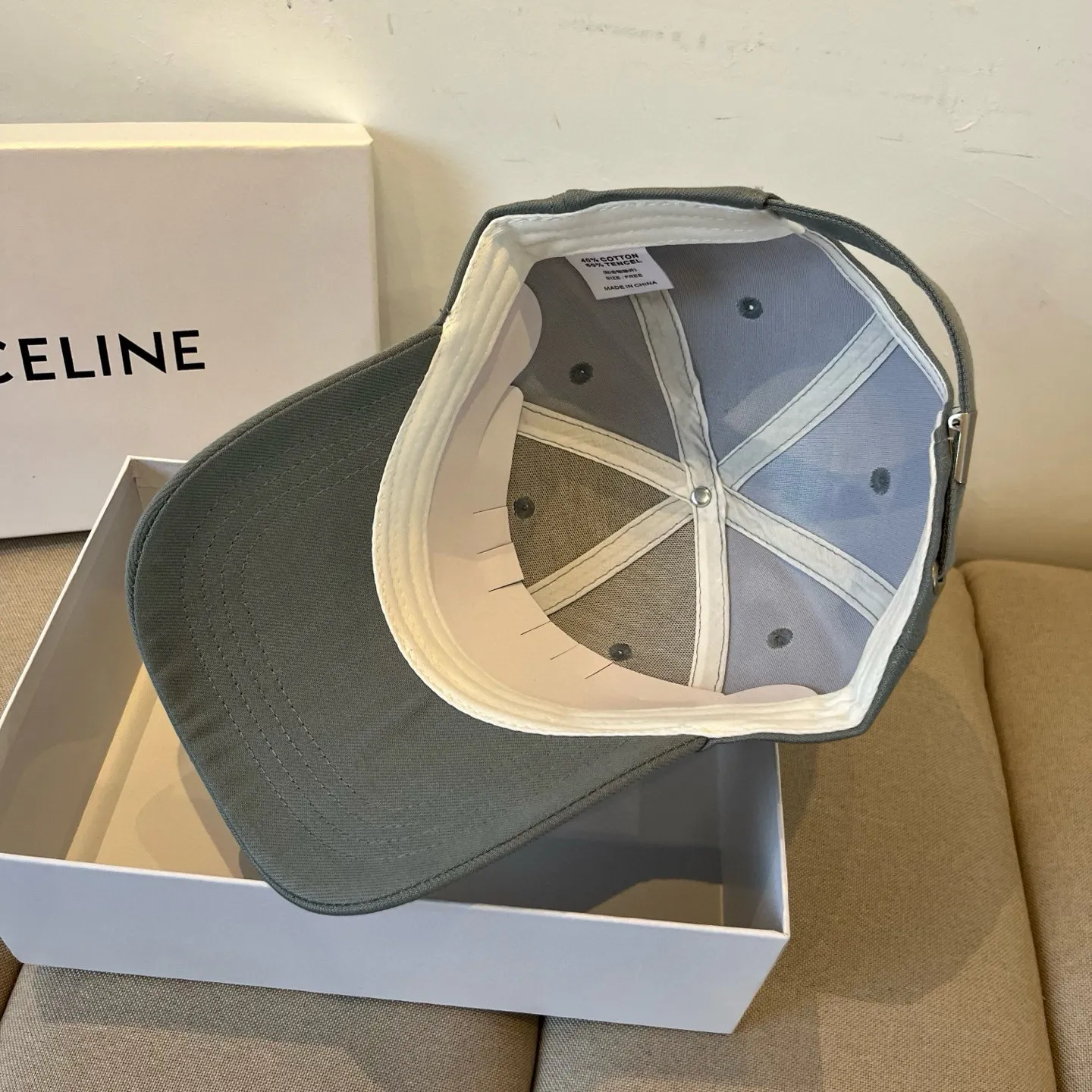 P60 [CELINE Celine] New classic casual and trendy baseball cap🧢Japanese and Korean style, looks great with any combination! A must-have when traveling