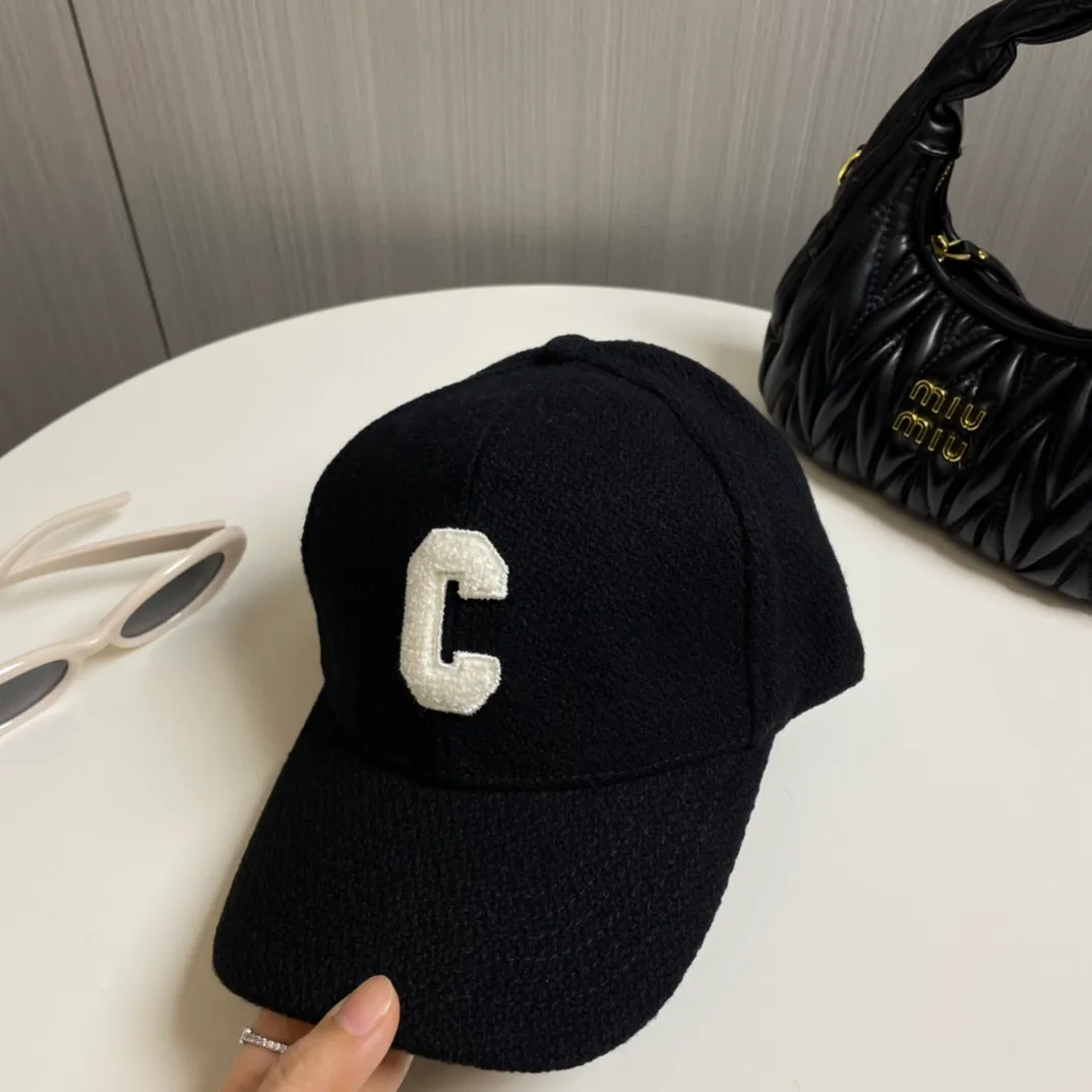 P86 CELINE · Celine's new C letter embroidered baseball cap 🧢 Top version 👍 Purchased from ZP for printing, the hat shape is completely customized according to ZP 2:1. Custom woven wool fabric, super textured! The letter C distinguishes the market version, the size and the texture of the looped hair are all restored. The hardware adjustment buckle is custom-molded and has a logo. Customized logo webbing inside the hat, all details restored💯 ⚠️Size: One size fits all and adjustable!