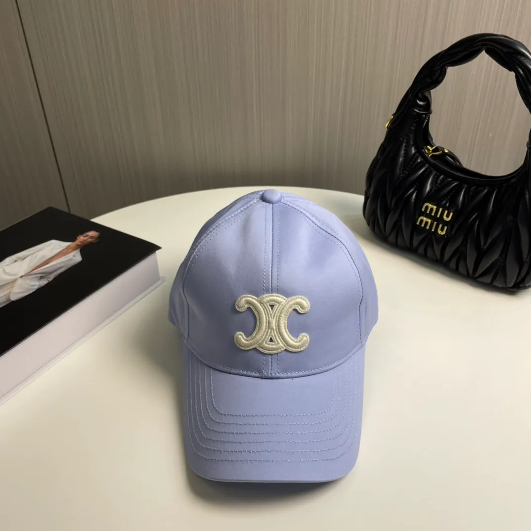 P76 popular CELINE (Celine) official website purchase version. Original 1:1 customized! The latest baseball cap with the same style as the simple letter star, fashionable and high-end workmanship! Every hat is made with care! Extraordinary quality, suitable for both men and women.    Céline's hat has a simple design, high-end color matching, delicate texture, and clean style. It is an iconic item. The letter C is the official icon of CELINE. It is deeply rooted in the brand's historical heritage, and at the same time it exudes modern elegance and a new trend of retro modernity. Simple baseball cap decorated with C logo. Self-attitude, no need to elaborate.