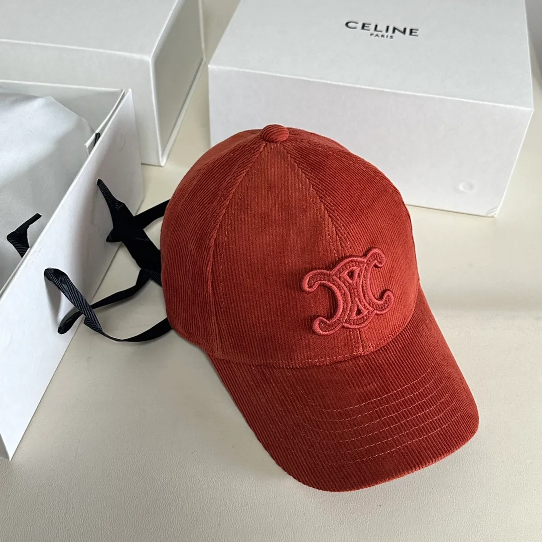 P70 Celine's new men's and women's velvet baseball cap. A super versatile style, the same style as the stars. The corduroy texture is very good, not thick and not hot to wear. Head circumference: about 57cm