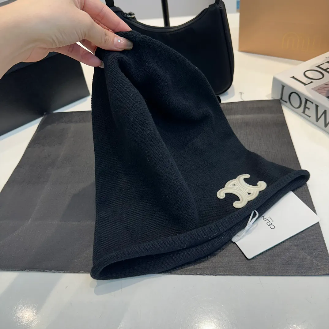 P50 Celine wool bucket hat, knitted clutch hat, head circumference 57cm