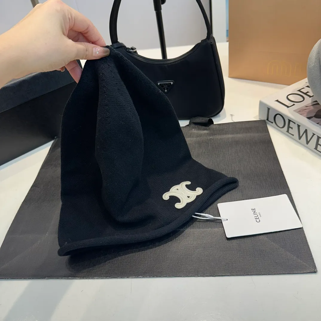 P50 Celine wool bucket hat, knitted clutch hat, head circumference 57cm